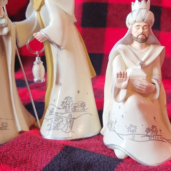 Hawthorne  Village, Christmas Holiday, Off-White Nativity Scene Set Decoration - Picture 8 of 16